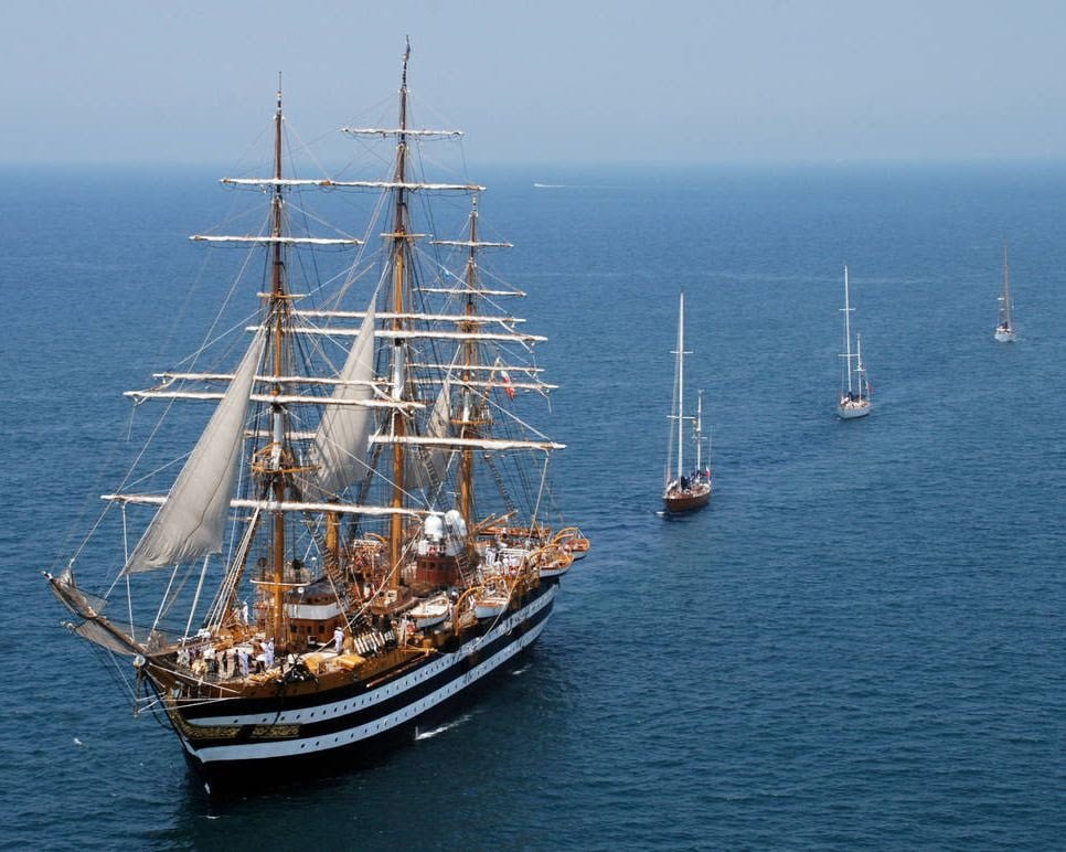 buque escuela Amerigo Vespucci en Puerto Vallarta