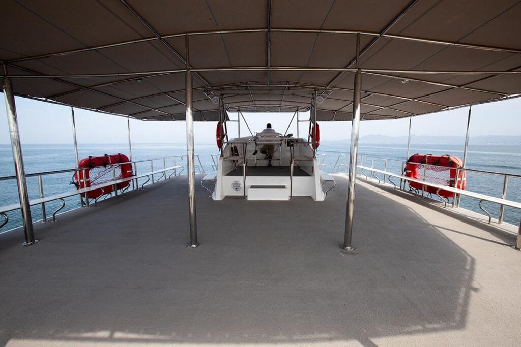 Cubierta superior sombreada con vistas panorámicas de 360 grados.