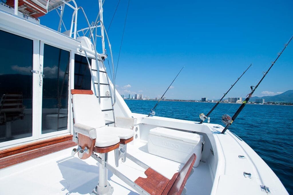 Estructura del flybridge y equipo de pesca de la Isabella 44.