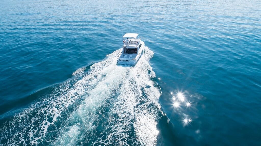 Vista aérea de la lancha de pesca personalizada Nicolle 38 ft.