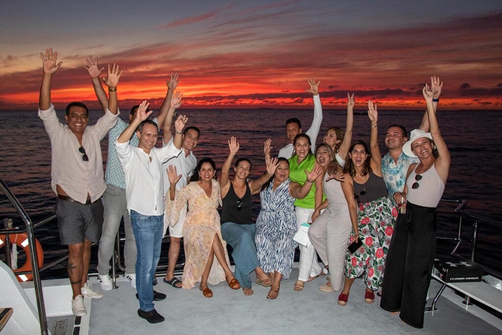 Tour al atardecer en Catamarán de lujo en Puerto Vallarta.