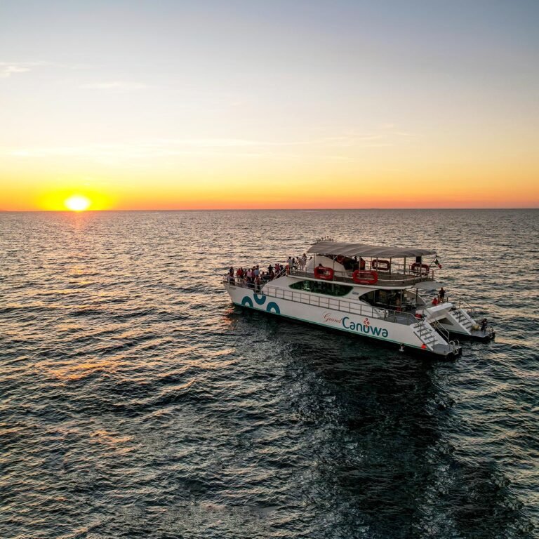 Tour al Atardecer - Catamarán de Lujo