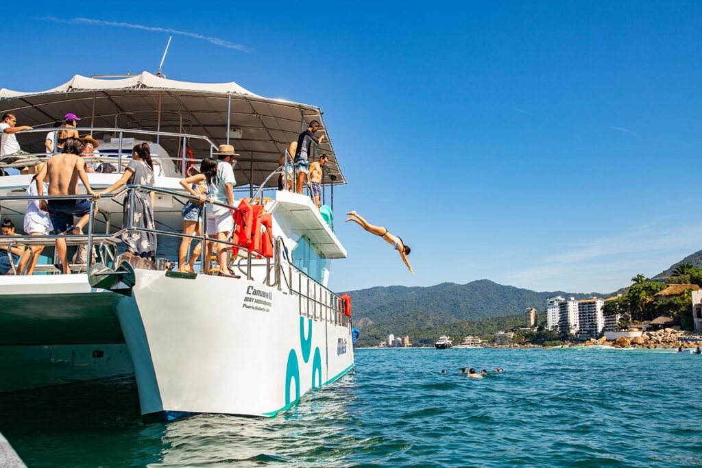 catamarán en parque marino los arcos