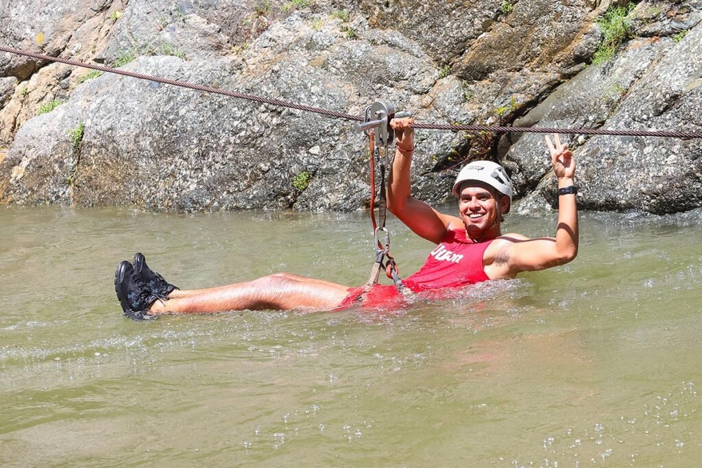 Tour River Expedition tirolesa al ras del río