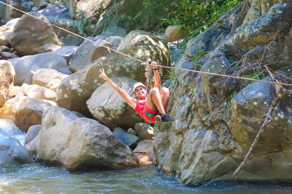 Tour River Expedition tirolesa al ras del río