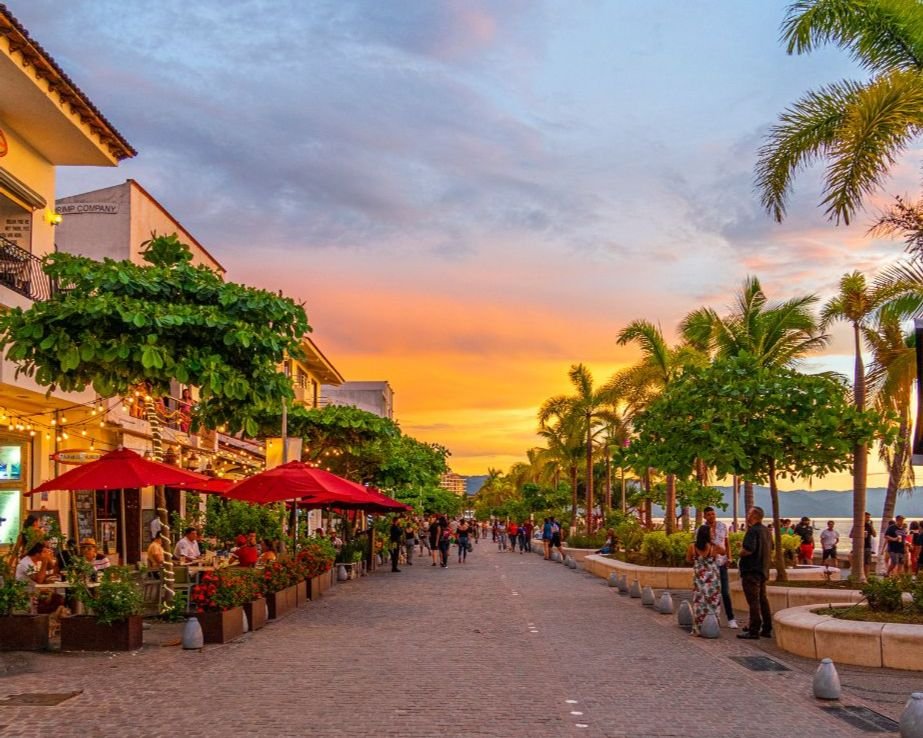 Atardecer en Malecón de Puerto Vallarta 2024