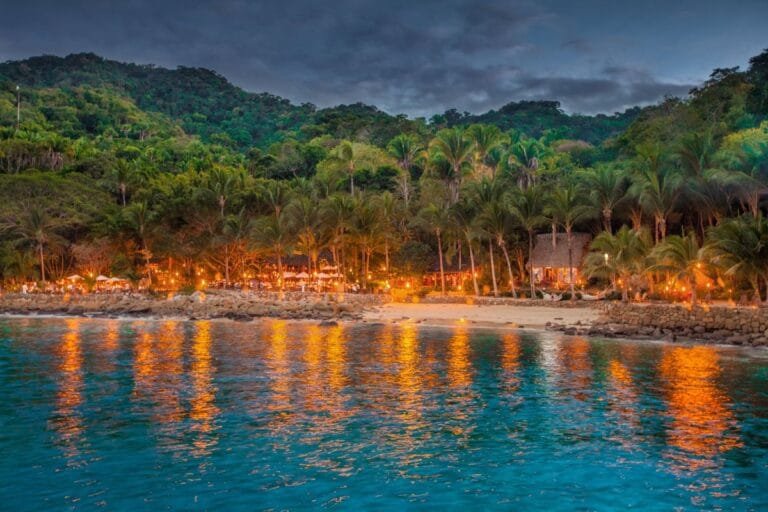 Ritmos de la Noche: El Espectáculo #1 en Puerto Vallarta
