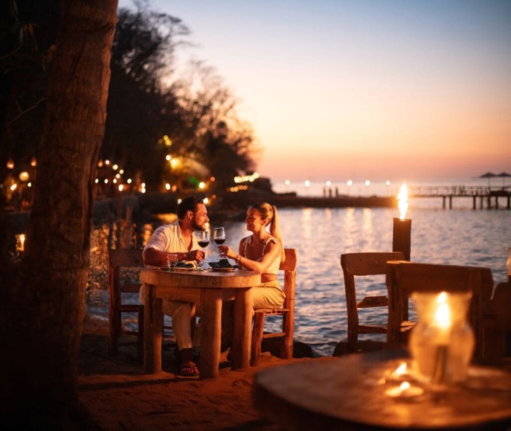 Cena romántica privada junto al mar en Las Caletas, Vallarta.