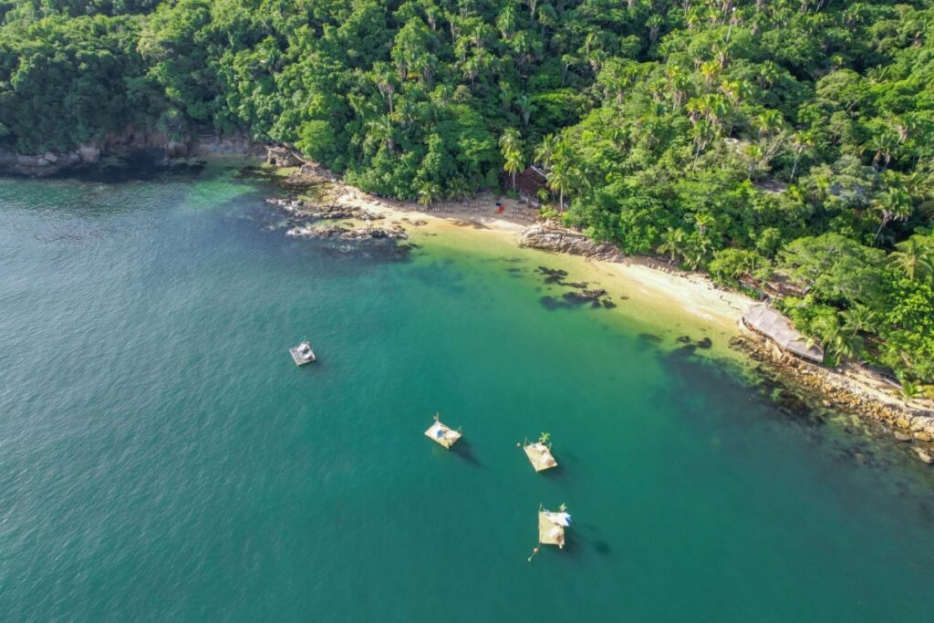 Vista aérea de la reserva natural Las Caletas Vallarta.