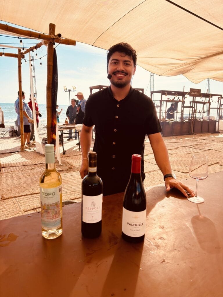 Vallarta BBQ Experience 2026: El festival que encendió la bahía 10 Sommelier Israel Benitez presentando vinos de Viparmex para maridaje de BBQ.