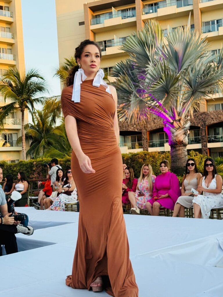 Sunset Fashion Show Puerto Vallarta: Un Atardecer de Gala y Solidaridad 7 Diseño arquitectónico de Pucheta y Paz en el Sunset Fashion Show Puerto Vallarta.