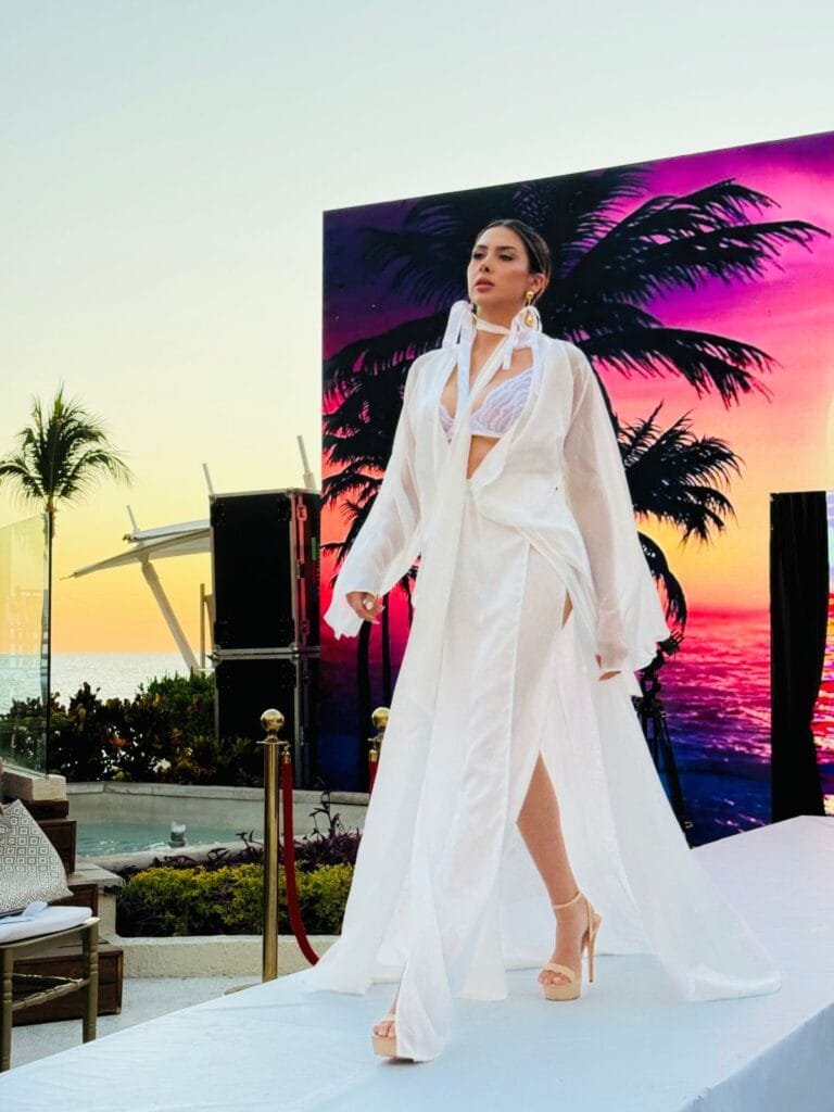 Sunset Fashion Show Puerto Vallarta: Un Atardecer de Gala y Solidaridad 8 Propuesta de moda argentina en el Sunset Fashion Show Puerto Vallarta.