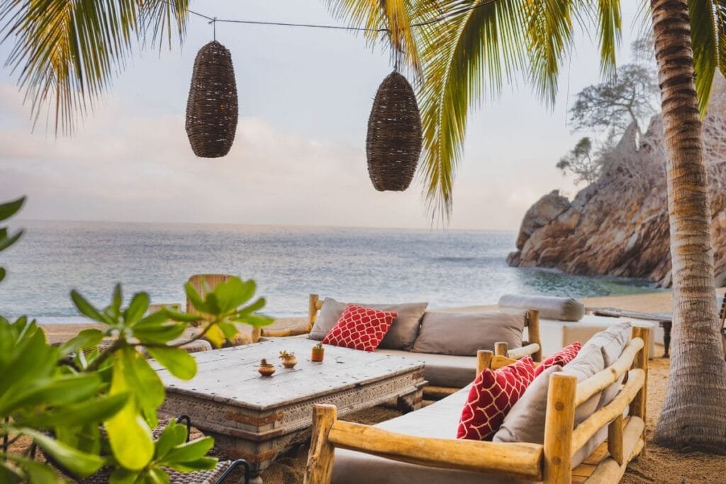 Majahuitas All Inclusive Beach Day: Tu Escapada de Domingo al Paraíso 8 Comida BBQ gourmet en la playa Majahuitas.