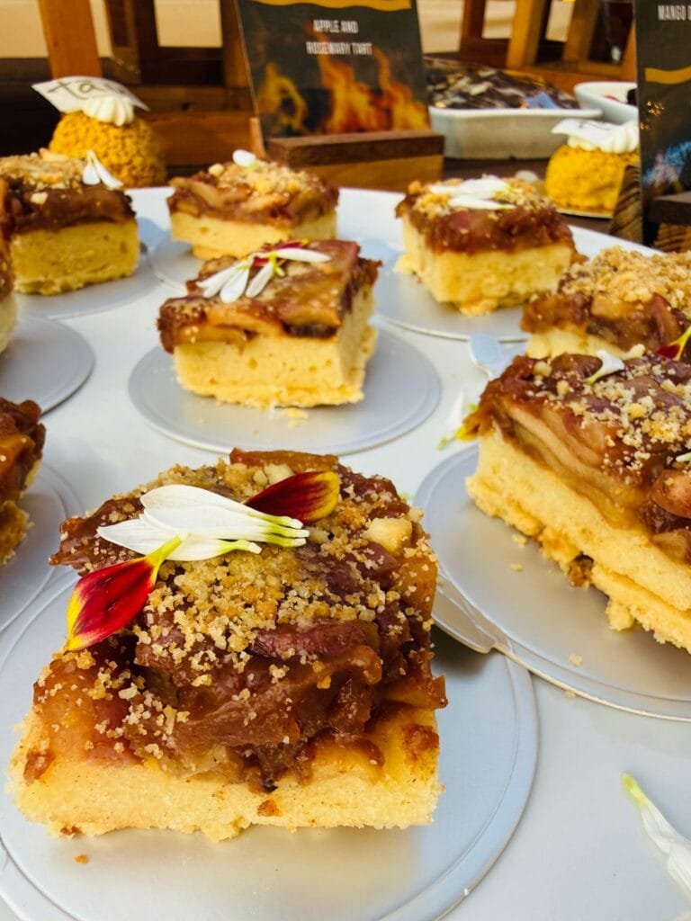Vallarta BBQ Experience 2026: El festival que encendió la bahía 16 Cuadros de pastel de nuez y caramelo.