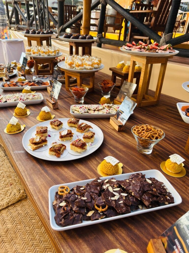 Vallarta BBQ Experience 2026: El festival que encendió la bahía 14 Variedad de postres miniatura en la Vallarta BBQ Experience.