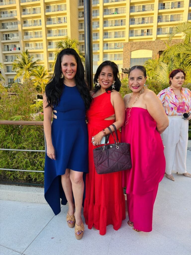 Sunset Fashion Show Puerto Vallarta: Un Atardecer de Gala y Solidaridad 12 Alejandra Cornejo asistiendo al Sunset Fashion Show Puerto Vallarta.