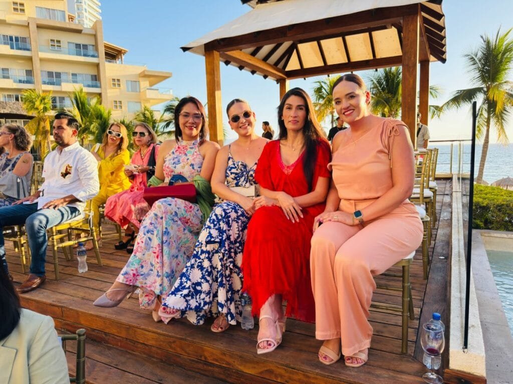 Sunset Fashion Show Puerto Vallarta: Un Atardecer de Gala y Solidaridad 13 Invitados especiales en el Sunset Fashion Show Puerto Vallarta.