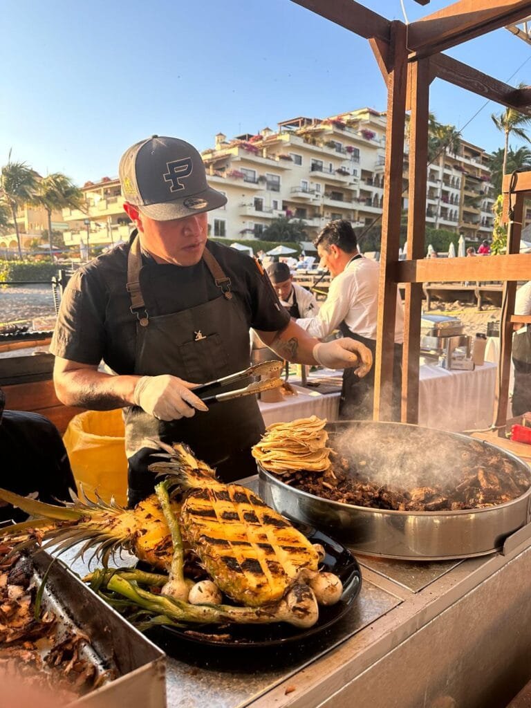Vallarta BBQ Experience 2026: El festival que encendió la bahía 2 Tacos de cerdo con piña asada a la parrilla en la Vallarta BBQ Experience 2026.