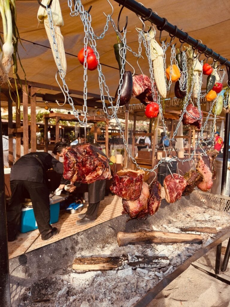 Vallarta BBQ Experience 2026: El festival que encendió la bahía 5 Grandes cortes de carne en proceso de cocción lenta