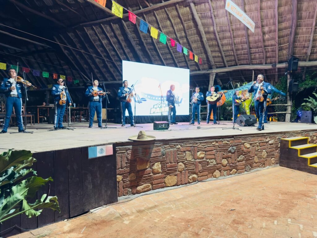Aniversario River Park Puerto Vallarta: ¡Mágica fiesta! 3 Espectacular show del Mariachi Arriba México interpretando temas tradicionales para el Aniversario River Park Puerto Vallarta.