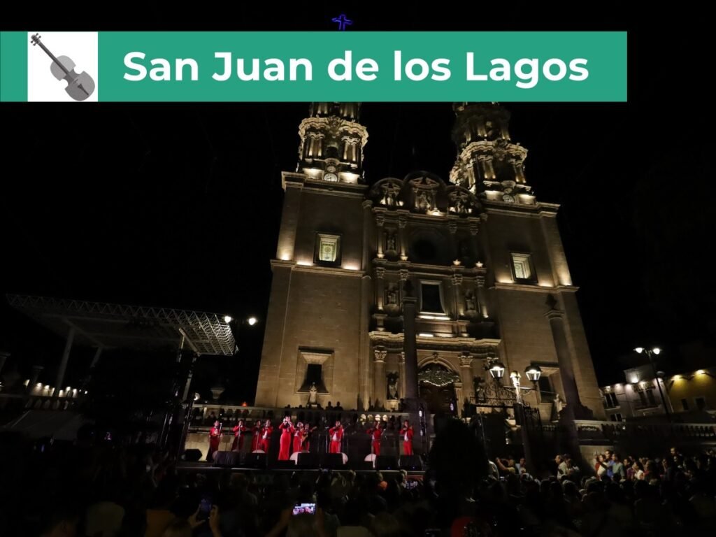 Encuentro Internacional del Mariachi y la Charrería 2026: Sedes 15 Presentación masiva de mariachi frente a la imponente fachada barroca iluminada de la Basílica Colegiata de San Juan de los Lagos.