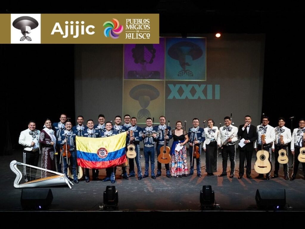 Encuentro Internacional del Mariachi y la Charrería 2026: Sedes 5 Ensamble de mariachi internacional con la bandera de Colombia en el Centro para la Cultura y las Artes de Ajijic en la ribera de Chapala.