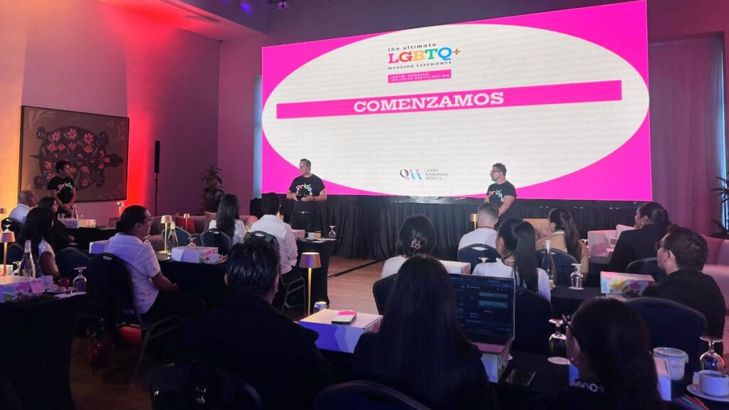 Bodas LGBTQ+ en Puerto Vallarta: certificación líder 1 Ponentes y wedding planners en la sesión de apertura de la certificación de bodas incluyentes en Costa Mujeres, Quintana Roo.
