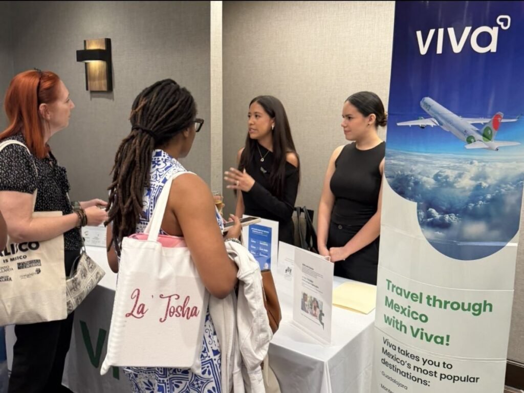 Turismo de Puerto Vallarta en Texas: Éxito Estratégico 2 Aerolíneas y operadores turísticos discutiendo conectividad aérea desde Texas hacia Puerto Vallarta.