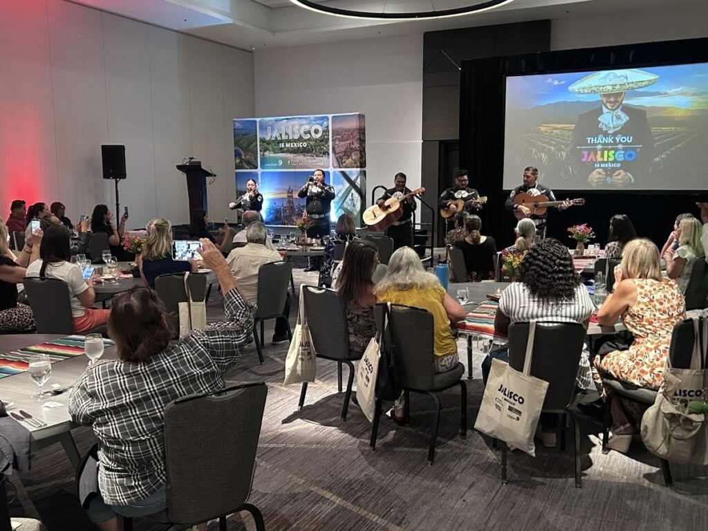 Turismo de Puerto Vallarta en Texas: Éxito Estratégico 3 Presentación cultural con mariachi durante el seminario Jalisco es México en Texas.