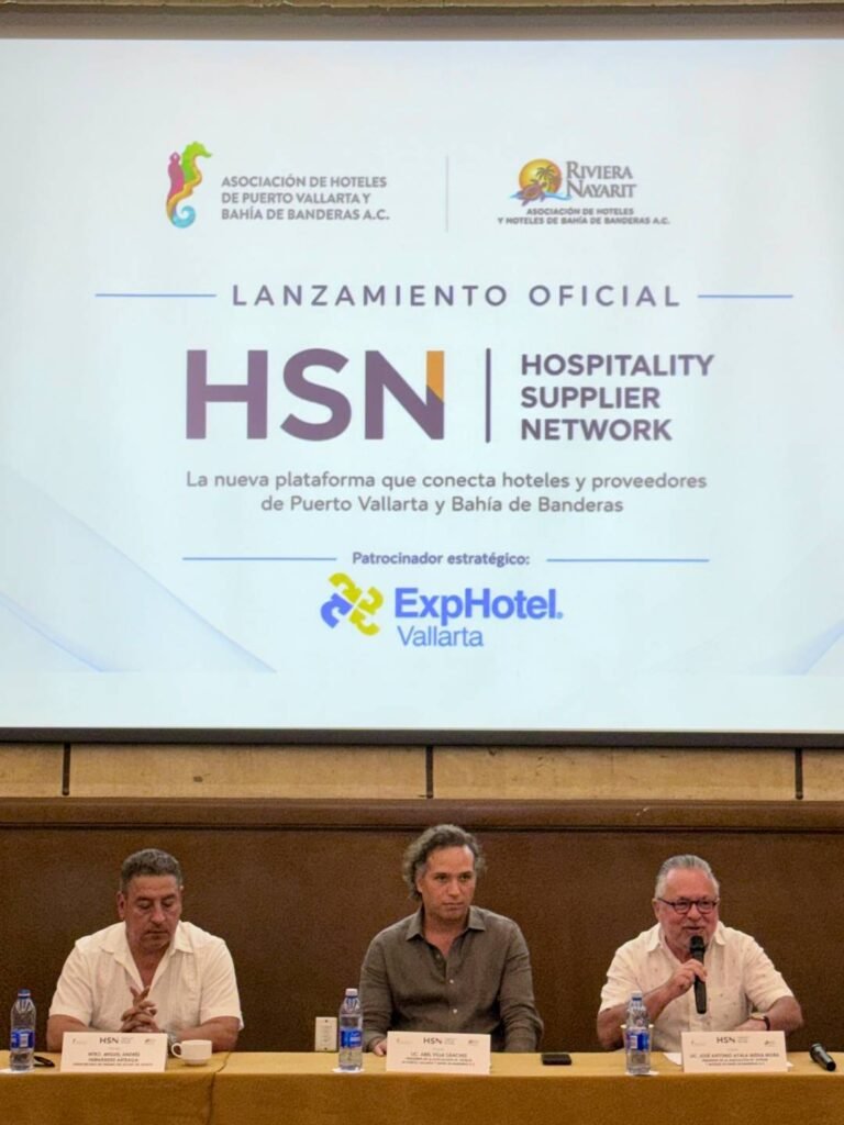 Abel Villa Sánchez, José Antonio Ayala y Miguel Andrés Hernández encabezan la presentación de HSN para hoteles en Bahía de Banderas