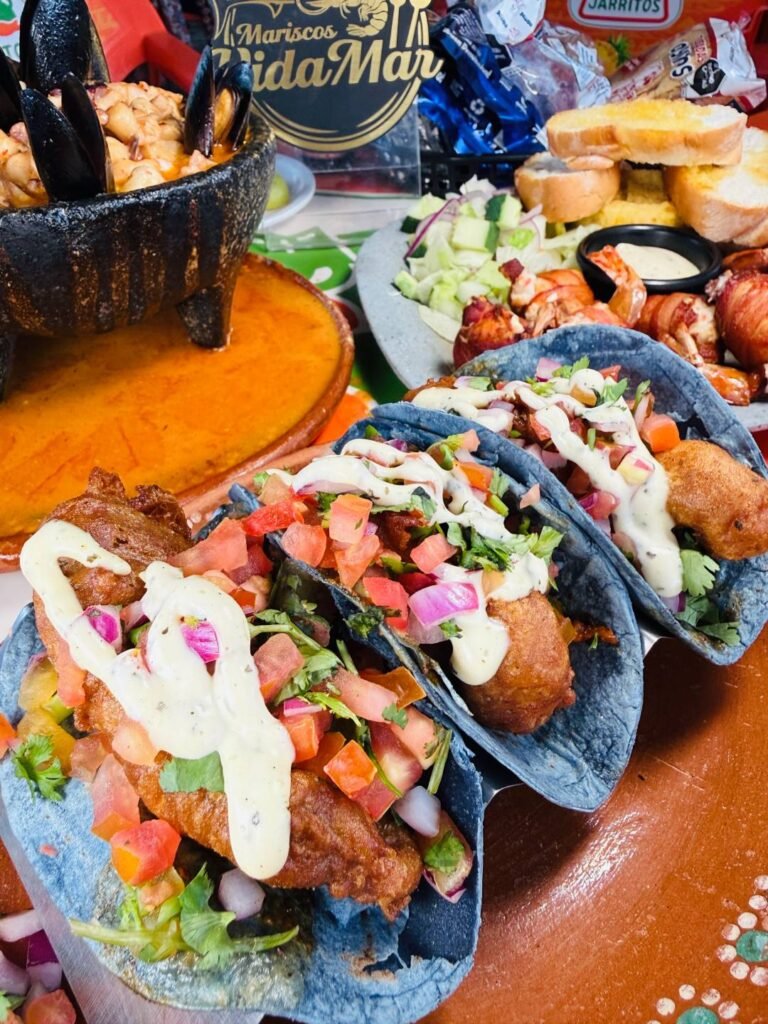 Mariscos Vida Mar Puerto Vallarta: Frescura Colosal y Sabor a Fuego 7 Auténticos tacos capeados estilo Baja California con camarón jumbo y aderezo especial sobre tortilla de maíz.