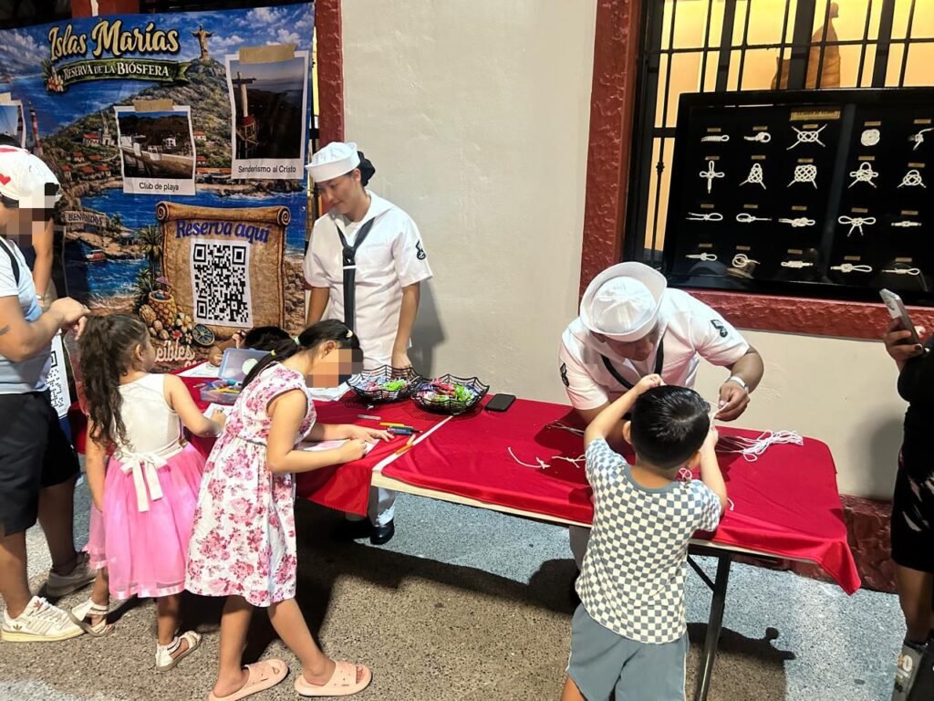 Noche de Museos Puerto Vallarta: Éxito Cultural Increíble 3 Taller infantil de nudos marineros y dibujo en los eventos culturales en Puerto Vallarta.